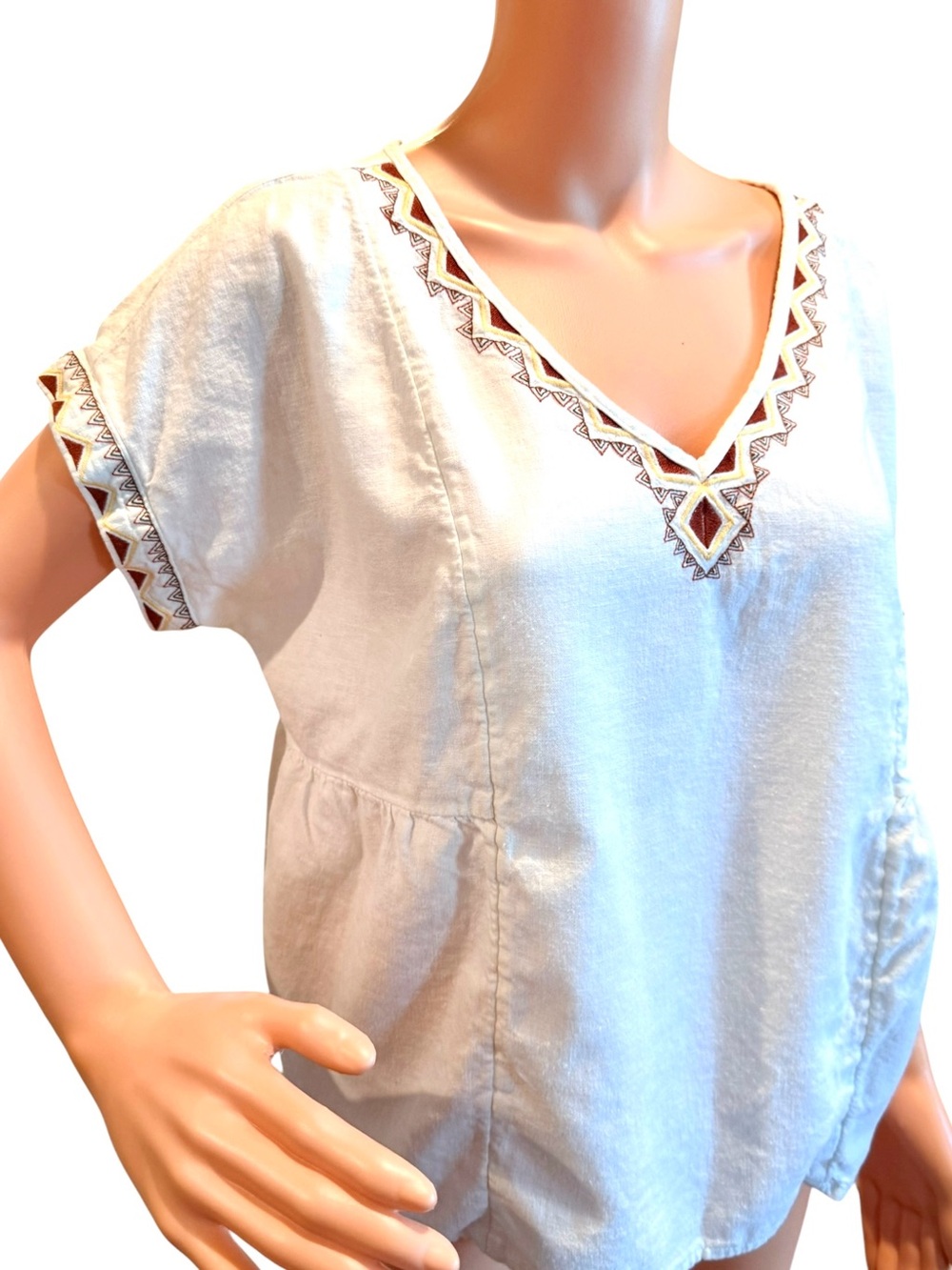 Sonoma Cream White Linen Blend Top Tee Brown Tan Cowgirl Southwestern Medium